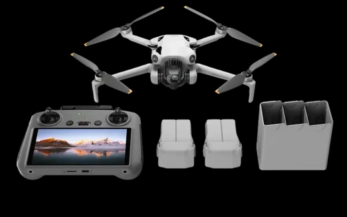 DJI Mini 4 Pro pronto al decollo con il numero dell'operatore apposto