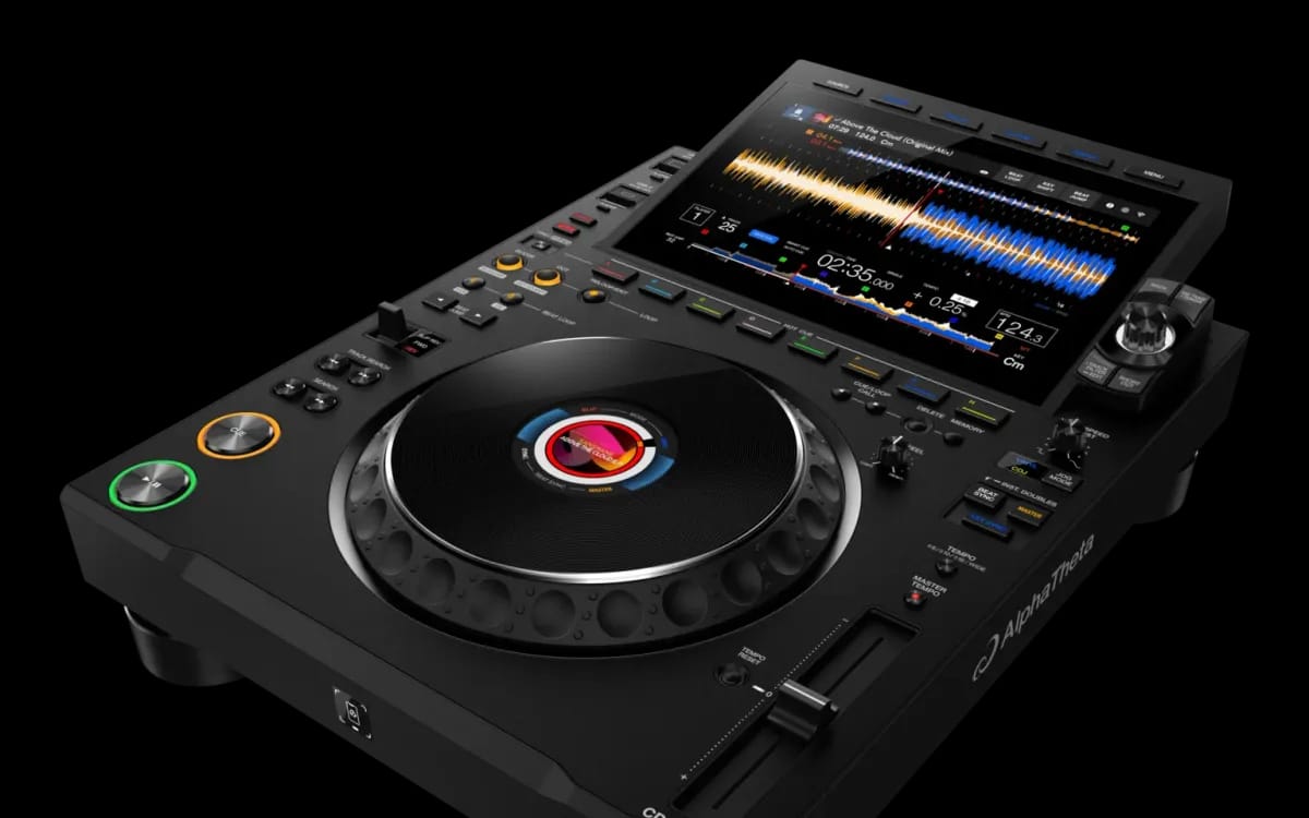 The professional DJ player AlphaTheta CDJ-3000X seen from three quarters, touch screen on