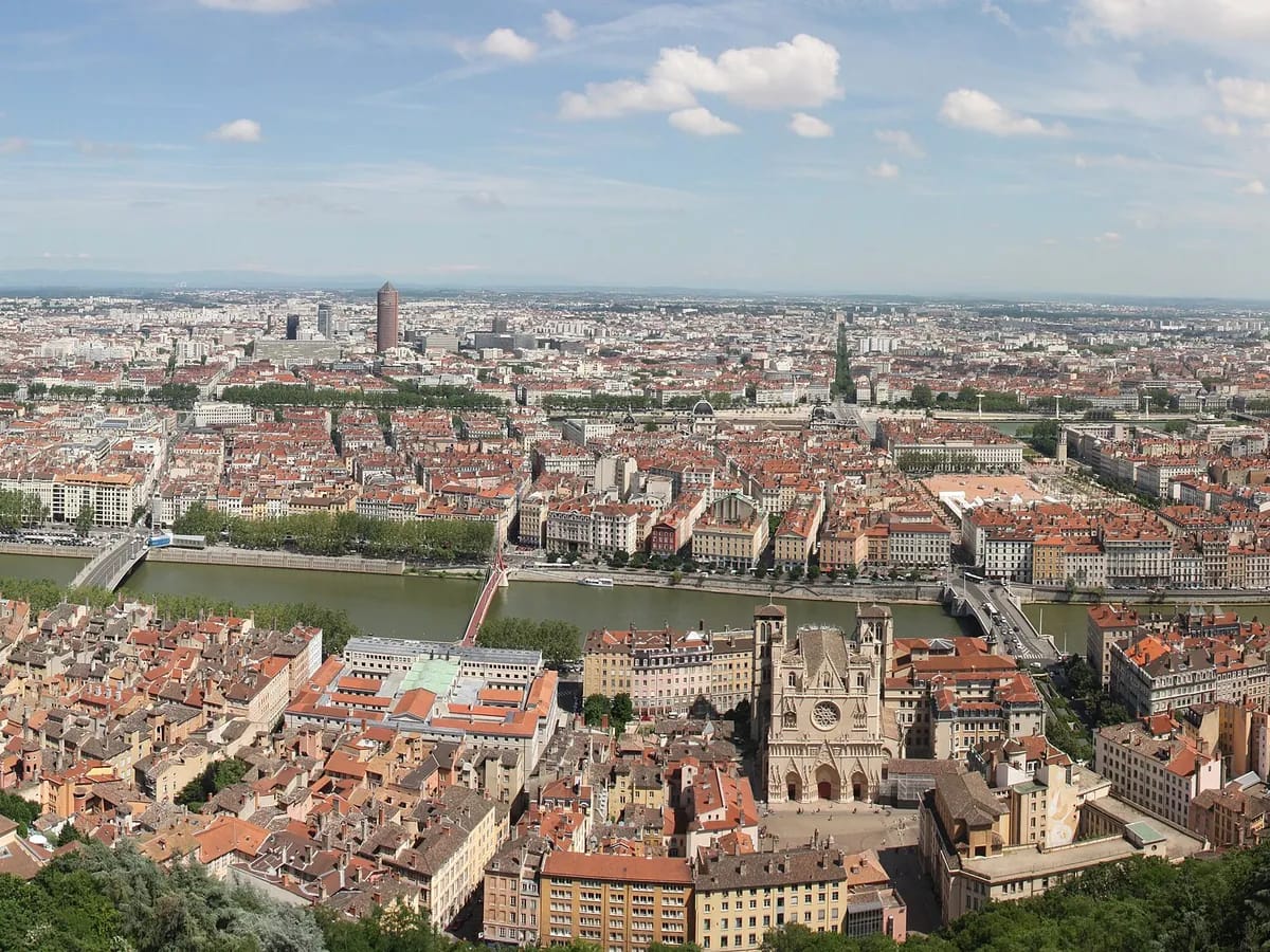 Panorama de Lió des del turó de Fourvière, la Saona i la Presqu'île en primer pla