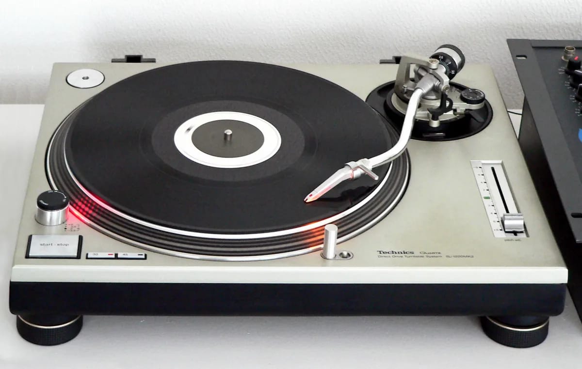 Technics SL-1210 MK2 : pourquoi cette platine est une légende du DJ – Fox Rider