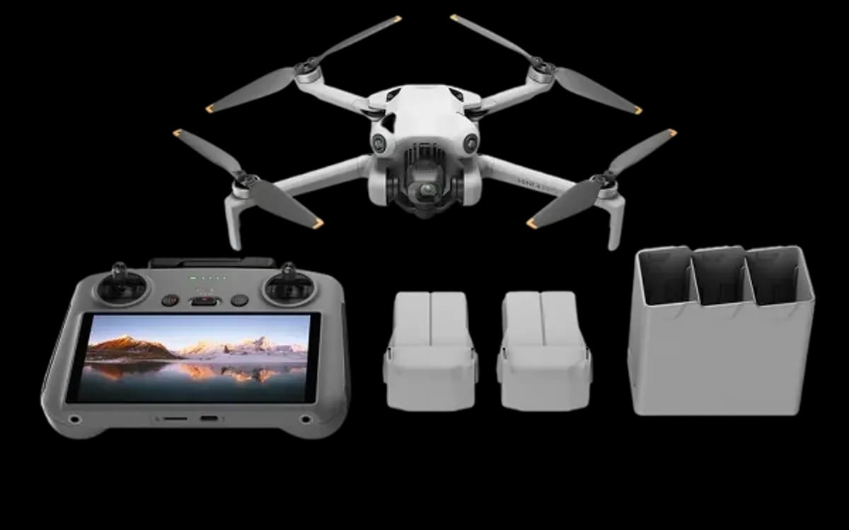 DJI Mini 4 Pro prêt au décollage avec son numéro d’exploitant apposé