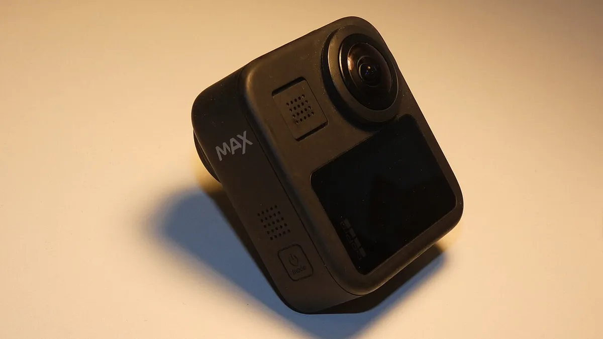 Insta360 X5 vs GoPro Hero 12 : le match des caméras compactes