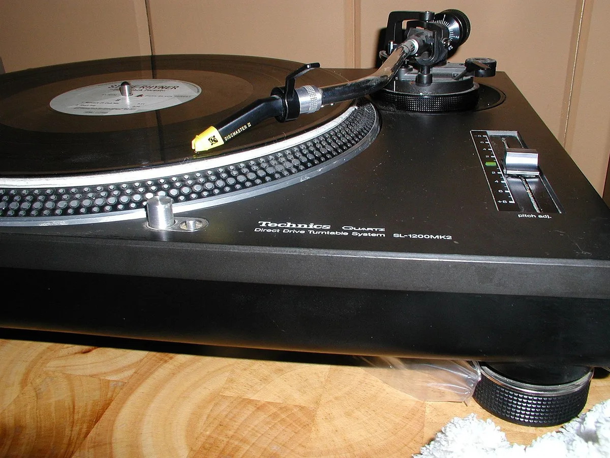 Technics SL-1210 MK2 : pourquoi ces platines sont-elles légendaires ?