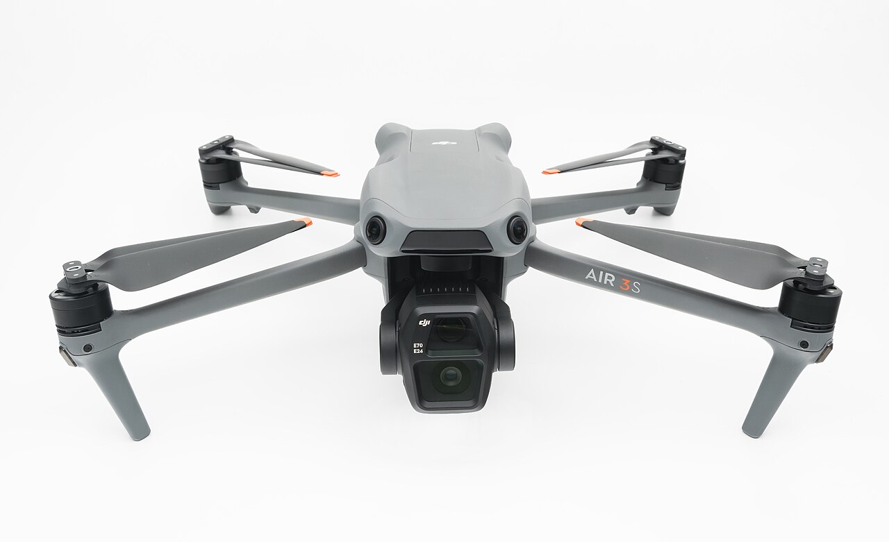 Drone DJI Mini 5 Pro : pourquoi le louer pour vos vacances 2026