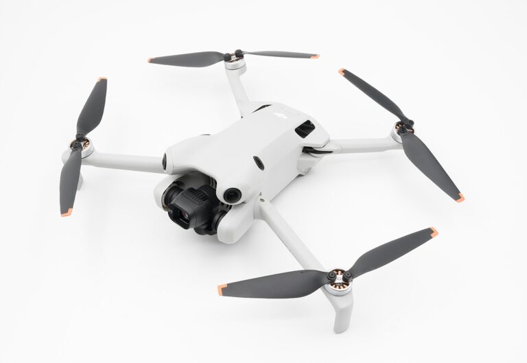 Drone DJI Mini 5 Pro : pourquoi le louer pour vos vacances 2026