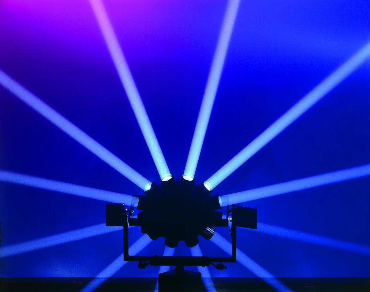 Comment organiser une soirée DJ réussie : le guide complet du matériel