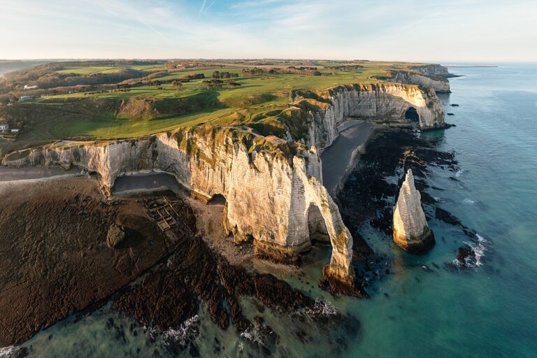 Drone au bord de mer : reglementation et conseils pour filmer la cote