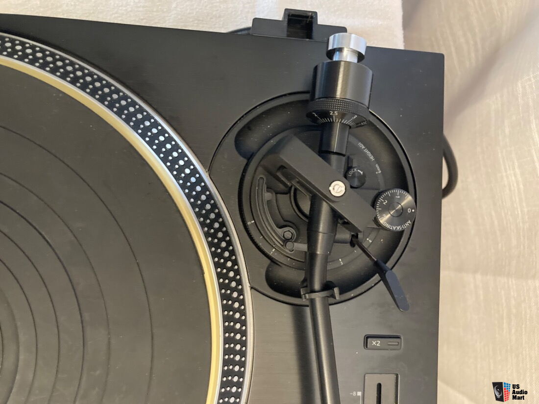 Technics SL-1210 MK2 vs Pioneer PLX-1000 : quelle platine louer ?