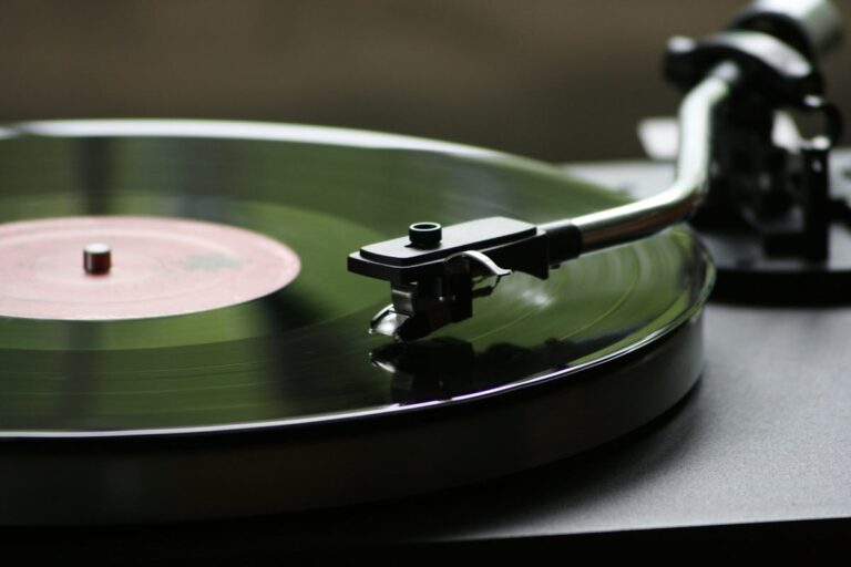 Location platines vinyles : guide complet pour vos soirées DJ
