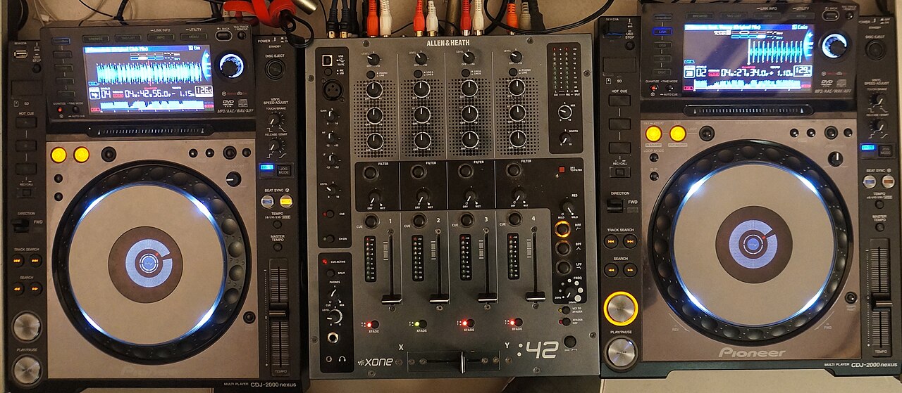 Pioneer XDJ-RX3 : le contrôleur DJ tout-en-un idéal en location