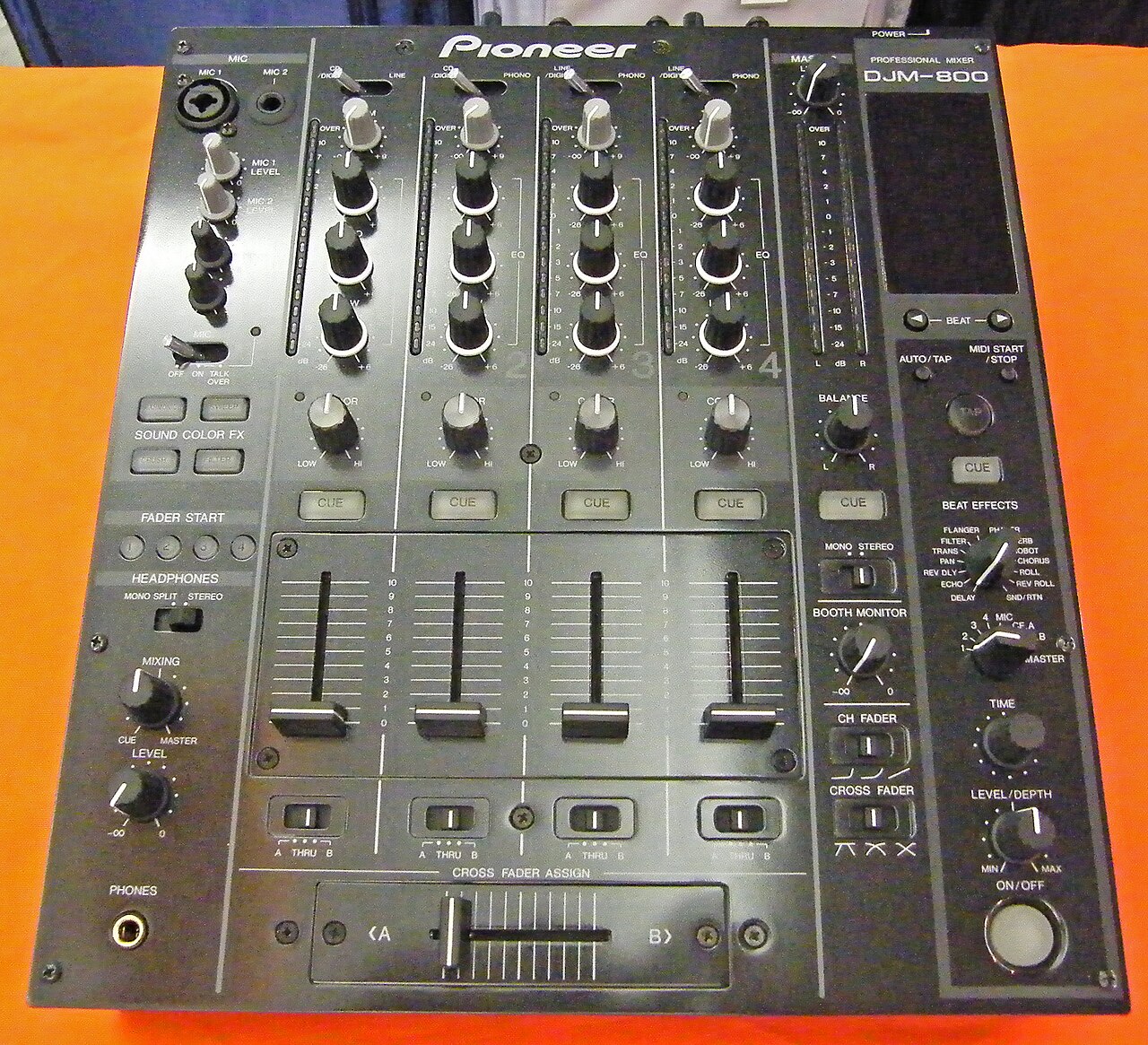 Pioneer XDJ-RX3 : le contrôleur DJ tout-en-un idéal en location