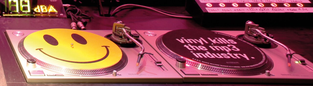 Location platines vinyles : guide complet pour vos soirées DJ