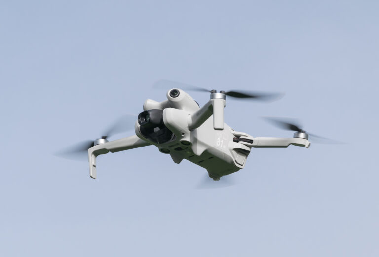 DJI Mini 4 Pro : le drone compact idéal pour vos vacances