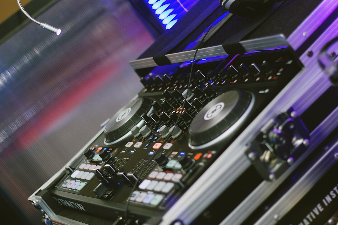 Location matériel DJ pour mariage : le guide ultime