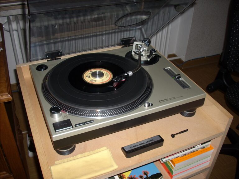 Mixer en vinyle : les bases pour revenir aux sources du DJing